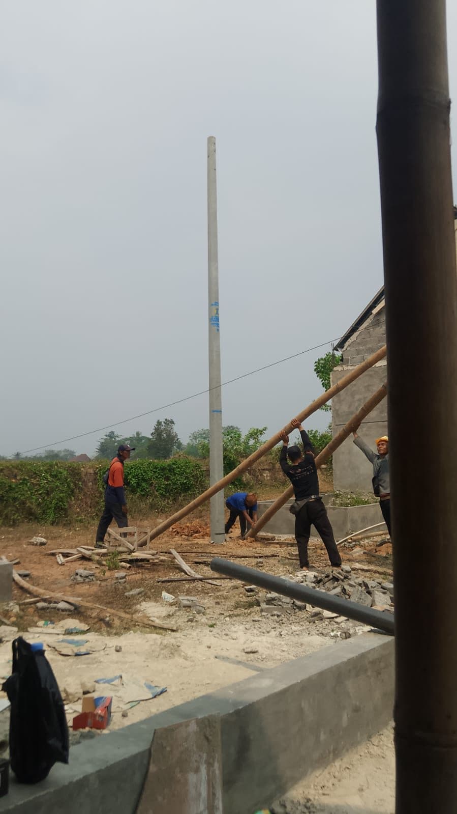 Dokumentasi proyek Pemasangan Listrik Jalur Udara Perumahan Puri Griasadi Cikande, foto 1